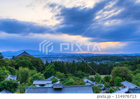 日本の夕日100選 東大寺二月堂からの夕景 雲間から覗く日差しと天使の梯子(標準) 18:32 日本の夕日100選 東大寺二月堂からの夕景 雲間から覗く日差しと天使の梯子(標準) 18:32 114976713
