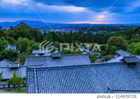 日本の夕日100選　東大寺二月堂からの夕景　雲間から覗く日差しと天使の梯子(標準)　18:41 114976729