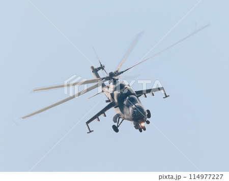 Mi-24ハインド攻撃ヘリコプター正面 114977227
