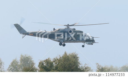 Mi-24ハインド攻撃ヘリコプター低空飛行 Mi-24ハインド攻撃ヘリコプター低空飛行 114977233