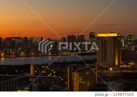 東京都市風景 夕暮れのテレコムセンター展望室からの眺望 東京都市風景 夕暮れのテレコムセンター展望室からの眺望 114977329