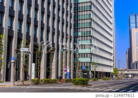 東京 中央区 八重洲一丁目交差点付近の都市風景 東京 中央区 八重洲一丁目交差点付近の都市風景 114977611