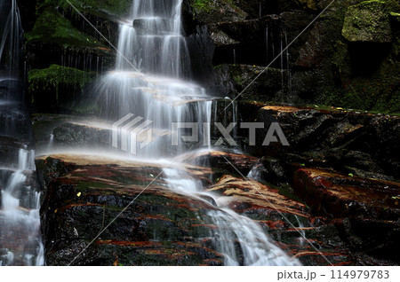 阿蘇山一ノ滝(岩倉の滝) (撮影地:鳥取県倉吉市岩倉 岩渕寺) 阿蘇山一ノ滝(岩倉の滝) (撮影地:鳥取県倉吉市岩倉 岩渕寺) 114979783