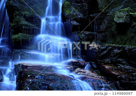 阿蘇山一ノ滝(岩倉の滝)　(撮影地：鳥取県倉吉市岩倉 岩渕寺) 114980097
