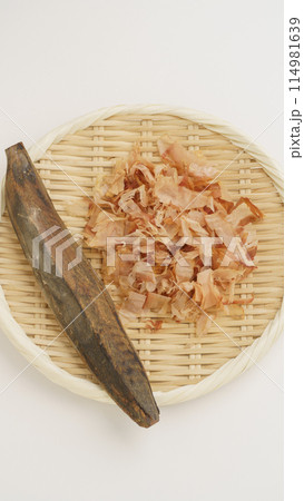 鰹節と削り節・鰹だしイメージ 鰹節と削り節・鰹だしイメージ 114981639