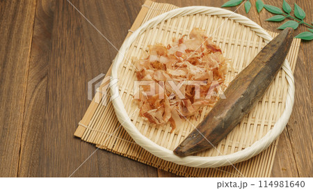 鰹節と削り節・鰹だしイメージ 鰹節と削り節・鰹だしイメージ 114981640
