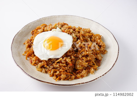 そばめしと目玉焼き 114982002