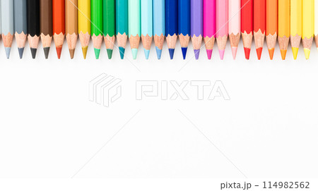 カラフルな色鉛筆 コピースペースのある白背景の写真素材 カラフルな色鉛筆 コピースペースのある白背景の写真素材 114982562