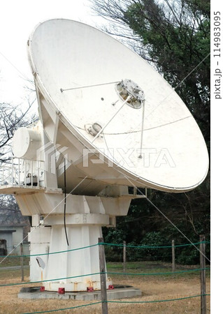 三鷹の国立天文台で公開されている宇宙電波観測用6mミリ波電波望遠鏡 114983095