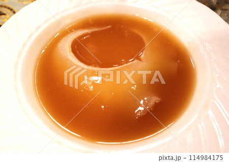 気仙沼産フカヒレ姿の尾びれ 白湯煮込み 114984175