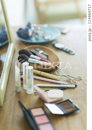 コスメ　メイク用品 114984717