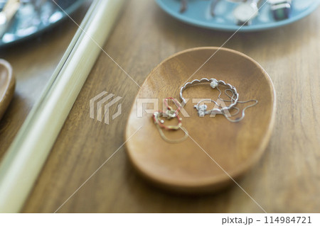 コスメ　メイク用品 114984721