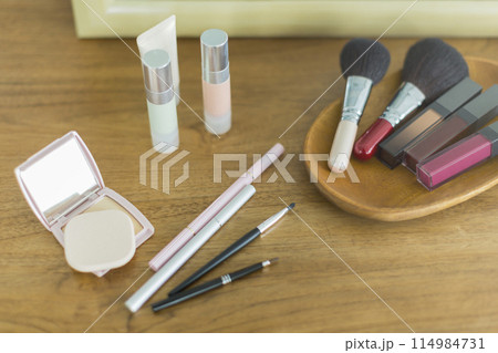 コスメ　メイク用品 114984731