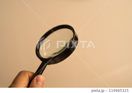 黒いルーペ 114985325