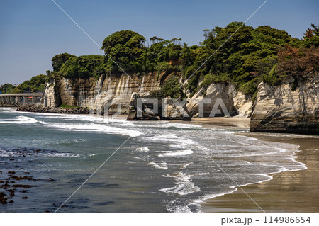 茨城県日立市　鵜の島海岸の浜辺 114986654