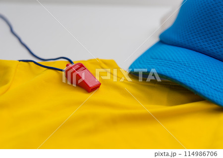 プールなどのスタッフのユニフォーム 114986706