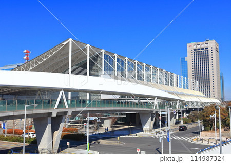 【千葉県】快晴の幕張メッセ国際展示場 114987324