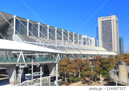 【千葉県】快晴の幕張メッセ国際展示場 114987327