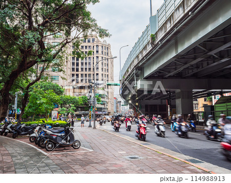 台北　朝のバイク通勤風景 114988913