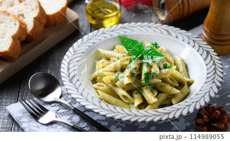 ペンネ ジェノベーゼ (北海道産生クリーム仕上げ)濃厚でコクのあるジェノベーゼソース ペンネ ジェノベーゼ (北海道産生クリーム仕上げ)濃厚でコクのあるジェノベーゼソース 114989055