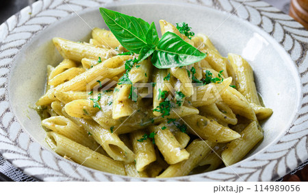 ペンネ ジェノベーゼ （北海道産生クリーム仕上げ）濃厚でコクのあるジェノベーゼソース 114989056