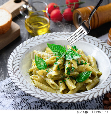 ペンネ ジェノベーゼ （北海道産生クリーム仕上げ）濃厚でコクのあるジェノベーゼソース 114989063