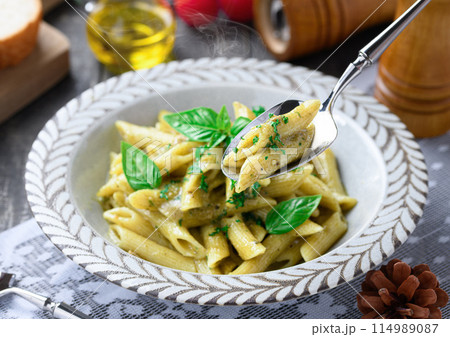 ペンネ ジェノベーゼ (北海道産生クリーム仕上げ)濃厚でコクのあるジェノベーゼソース ペンネ ジェノベーゼ (北海道産生クリーム仕上げ)濃厚でコクのあるジェノベーゼソース 114989087