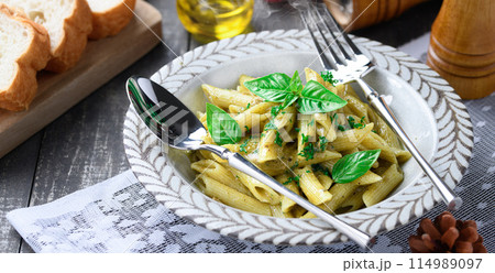 ペンネ ジェノベーゼ （北海道産生クリーム仕上げ）濃厚でコクのあるジェノベーゼソース 114989097