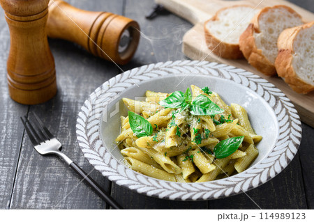ペンネ ジェノベーゼ (北海道産生クリーム仕上げ)濃厚でコクのあるジェノベーゼソース ペンネ ジェノベーゼ (北海道産生クリーム仕上げ)濃厚でコクのあるジェノベーゼソース 114989123