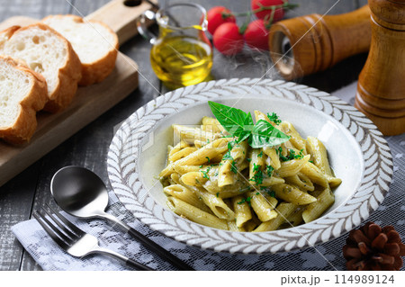 ペンネ ジェノベーゼ （北海道産生クリーム仕上げ）濃厚でコクのあるジェノベーゼソース 114989124