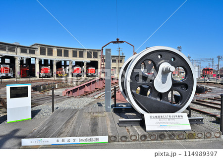 津山まなびの鉄道館「扇形機関車庫」と各旧型車両群 114989397