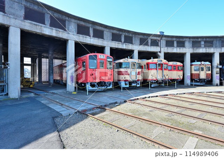 津山まなびの鉄道館「扇形機関車庫」と各旧型車両群 津山まなびの鉄道館「扇形機関車庫」と各旧型車両群 114989406