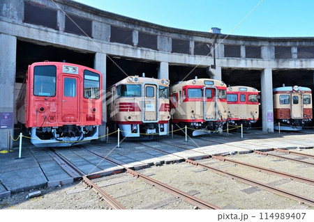 津山まなびの鉄道館「扇形機関車庫」と各旧型車両群 津山まなびの鉄道館「扇形機関車庫」と各旧型車両群 114989407