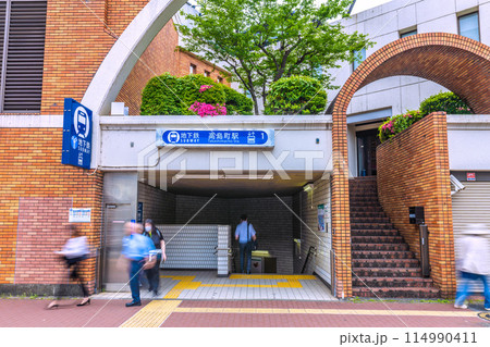 日本の横浜都市景観　横浜市営地下鉄ブルーライン　高島町駅などを望む 114990411