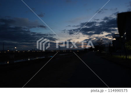 夜明けの朝 114990575