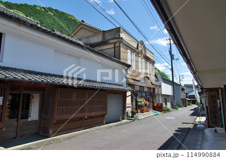 愛媛県宇和島市:岩松の町並み(西村酒造場) 愛媛県宇和島市:岩松の町並み(西村酒造場) 114990884