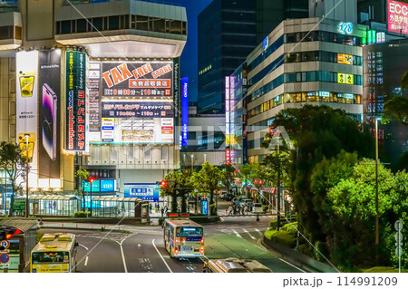 【神奈川県】夜の横浜駅西口前 【神奈川県】夜の横浜駅西口前 114991209