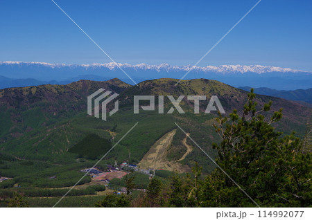 長野県と群馬県にまたがって走る浅間連峰にある西篭の塔山(西篭の登山)からの風景 長野県と群馬県にまたがって走る浅間連峰にある西篭の塔山(西篭の登山)からの風景 114992077
