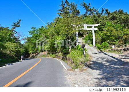 兵庫県六甲山神社 鳥居と境内 兵庫県六甲山神社 鳥居と境内 114992116