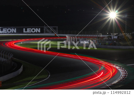 テールランプの軌跡 114992812