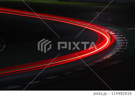 レーシングカーのテールランプ 114992816