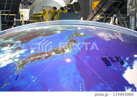 人工衛星と地球　JAXA 114993060