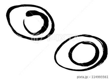 筆タッチのシンプルなゆで卵の断面の線画イラストセット 114993561