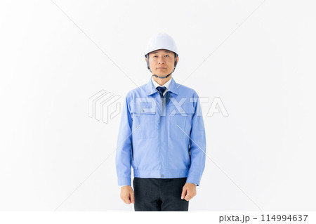 作業服の男性　ヘルメット 114994637