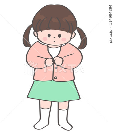 洋服のボタンを閉める幼児の女の子のイラスト 114994894