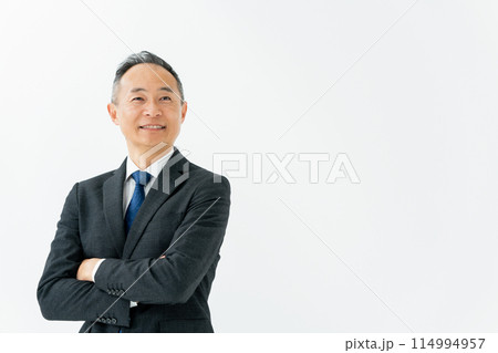 ミドル男性 ビジネス 腕組み ミドル男性 ビジネス 腕組み 114994957