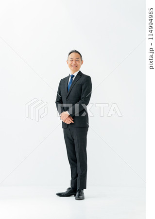 ミドル男性　ビジネス　全身　縦 114994985