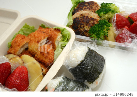 2種類の簡単手作りお弁当・子供が喜ぶ簡単弁当 2種類の簡単手作りお弁当・子供が喜ぶ簡単弁当 114996249