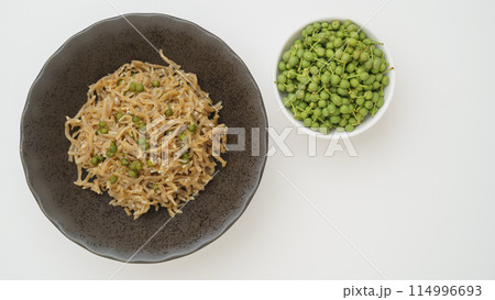 ちりめん山椒と材料の実山椒 114996693