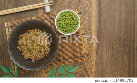 ちりめん山椒と材料の実山椒 114996702